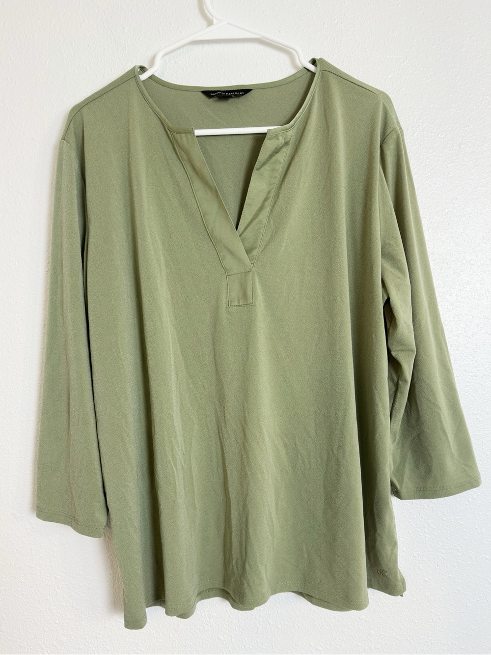 Banana Republic green split neck blouse
